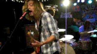 sing it loud - bite your lip