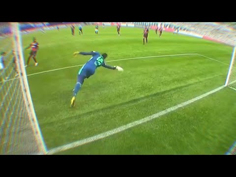 3 Defesas Espetaculares de Hugo Souza vs Palmeiras