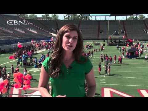 700 Club Interactive: Smallest Gifts – October 20, 2015