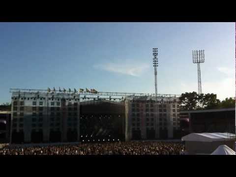 'Sebastian Ingrosso & Tommy Trash - Reload' played by Alesso