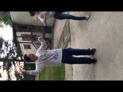 Cholo Player vs. Shakira