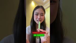 Priscila ju provando varios Kit kat