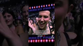 Millie Bobby Brown arrested by Sabrina Carpenter #milliebobbybrown #sabrinacarpenter #concert