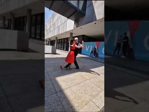 Tango Lesson (Tango Argentino) am Dom mit Dj Don Bernardo & BeaMaar