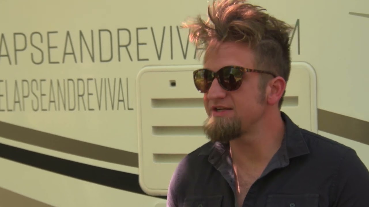 FAME/LESS | Episode Clip - "The Wheels Are Falling Off"