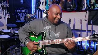 Video thumbnail for Eastwood Guitars: Classic 4 Bass (semi-hollow slap) by Bully Thakidd