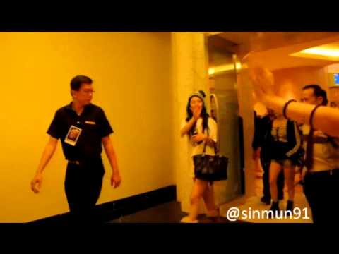 [FANCAM] 111203 Miss A came out from hotel in Malaysia