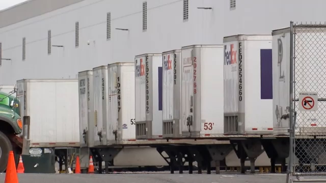 FedEx driver robbed, tied up and left in truck in Edison in sophisticated heist