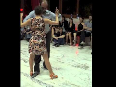 Santiago Castro y Luciana Muzio - Sin Palabras