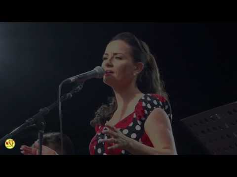 Niamh LYNN  -  Walkin' After Midnight