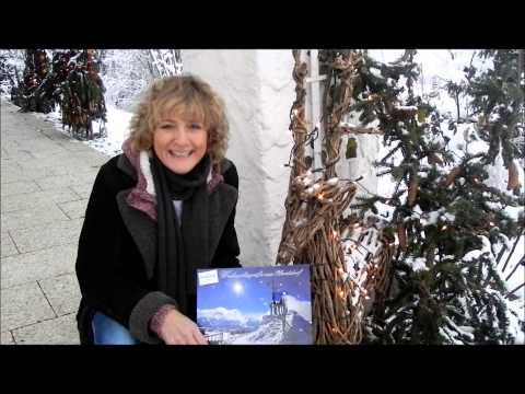 *Susanne macht das erste Adventsfenster auf!