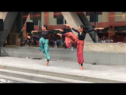 Viral Video - Iswarya & Shruthi Dance in Singapore
