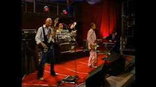 King Crimson - &quot;Thela Hun Ginjeet&quot; on &quot;Fridays&quot; (12/4/81) - Audio from the ABC network feed