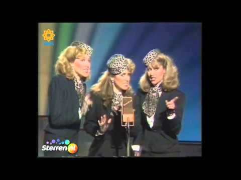 Star Sisters - Andrews Sisters Medley (Don't Sit Under The Apple Tree, Moonlight Serenade, Oh Mama)