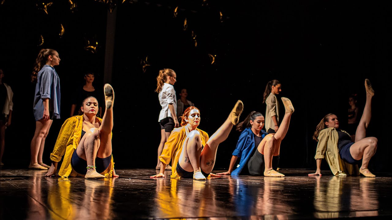 Grupo Contemporâneo - Coreografia "Amarelo, Azul e Branco"