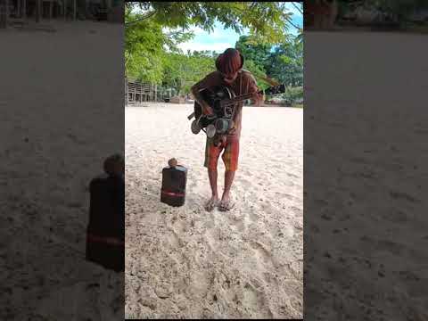 "Three little birds" COVER. Street reggae singer Kristofer Andarilho