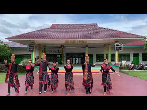 TARI KREASI BATAK “Toba Dream” oleh SMA NEGERI 2 KISARAN