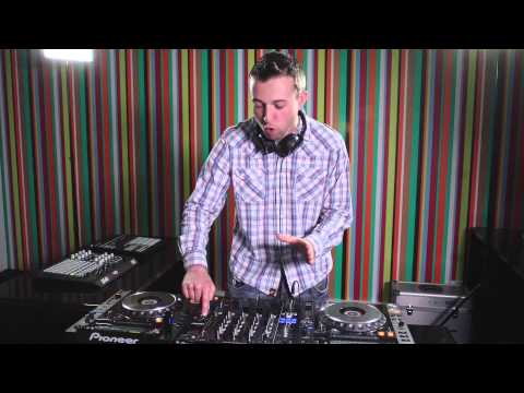 Tip 5: How to use the echo effect to move between tracks - DJ Expo 2013