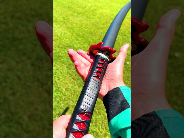 Vídeo relacionado con S.M. Katana KIMETSU No Yaiba Demon Slayer de Kyojuro Rengoku Blade Tanjiro Tomioka