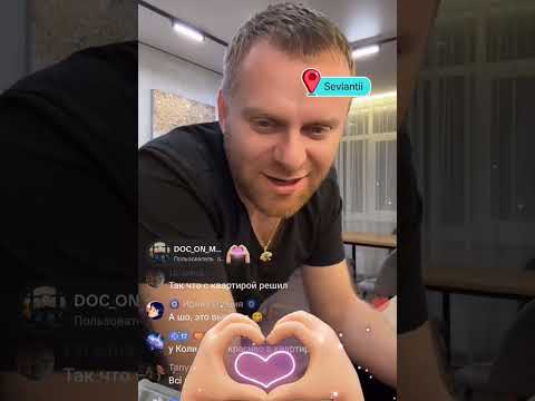 Самвел моет посуду