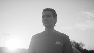 Ni Muy Niño Ni Muy Viejo Lyrics English Translation