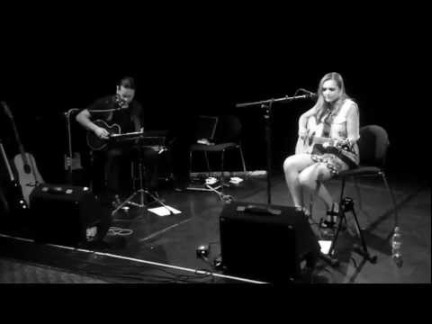 LAURA MCGHEE, GOING HOME-LIVE FROM OBAN ( SCOTLAND )