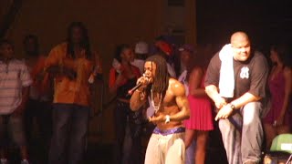 LIL WAYNE PERFORMS LA LA ( LIVE )