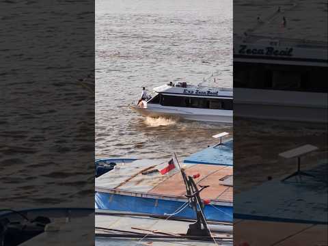 Expresso Zeca Becil chegando em Nova Olinda do Norte, Amazonas