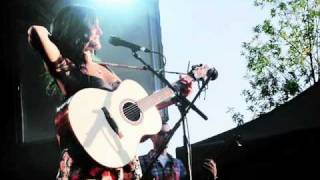 Hayley Sales - When it rains.