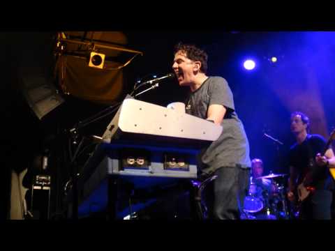 They Might Be Giants - John Linnell discusses Tiger's Milk into live performance of Answer