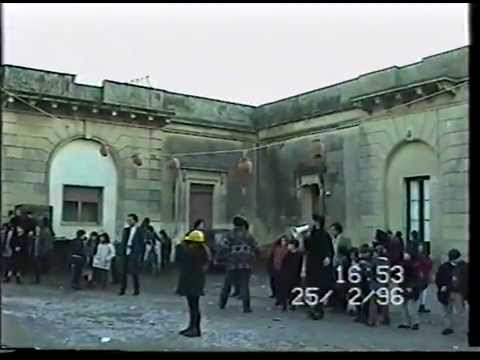 ZOLLINO - 25/02/1996 - Divertente edizione della 'Pentolaccia' in Piazza Sant'Anna
