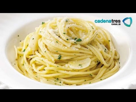 Receta de pasta con chícharos, crema, perejil y menta. Receta comida italiana / Receta de pastas