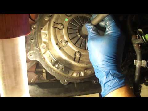 CLUTCH DISC ALIGNMENT AND TORQUE APPLIED TO PRESSURE PLATE BOLTS