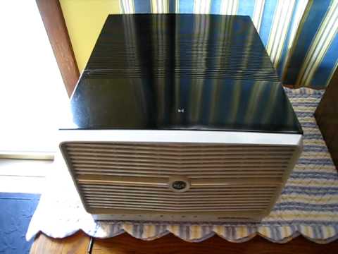 RARE 1956 RCA Model #8EY4DJQ International 45 RPM Record Player-Check It Out!!