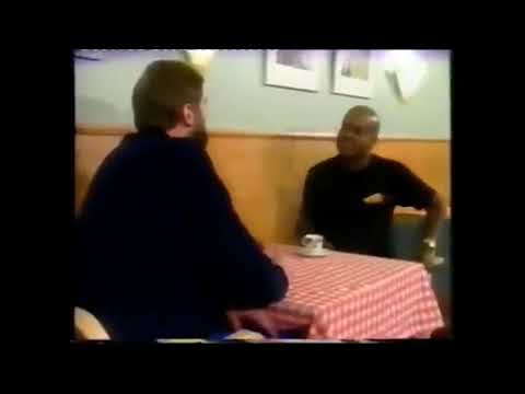 Juha Mieto pizzeriassa