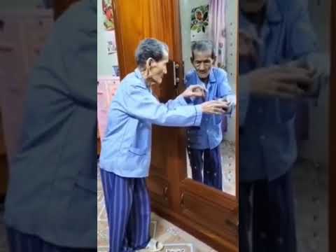 Fantasma en el REFLEJO DEL ESPEJO, Observa la cara del espejo