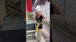 Download lagu Tiktok Nenek Lucu mp3