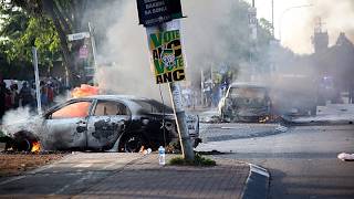Coches incendiados y tiendas saqueadas en protestas antiinmigración en Sudáfrica