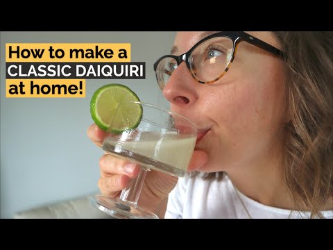 How to make a CLASSIC DAIQUIRI at home | Traditional cocktail from CUBA!