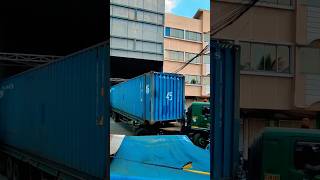 Download lagu suara tukang parkir macem burung #youtubeshorts #shortsvideo #truckparking #trucktrailer #fyp #park mp3