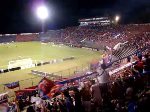 "Yo vengo del Barrio obrero" Barra: La Plaza y Comando • Club: Cerro Porteño