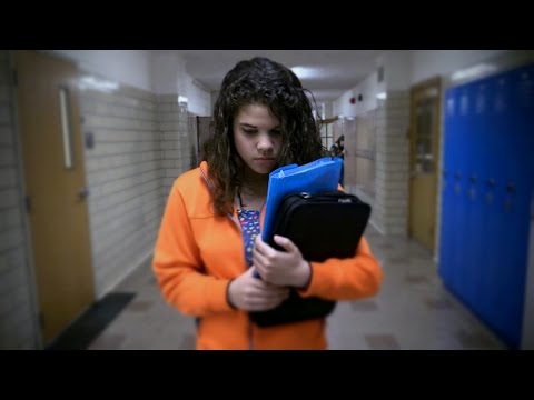 サイバーいじめ - 麻痺させる投稿 (Cyberbullying - Posts That Paralyze)