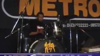 Download lagu Om New METRO   KERINDUAN    BRODIN & WIWIK karaoke mp3