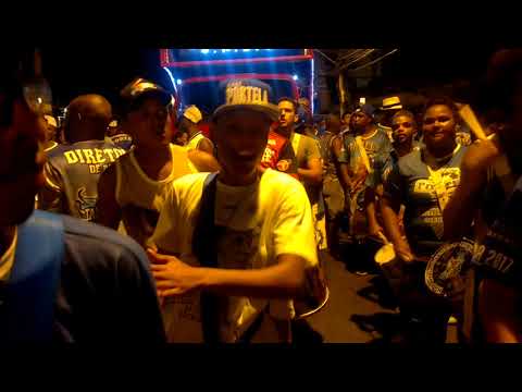 Bateria da Portela no ensaio de rua