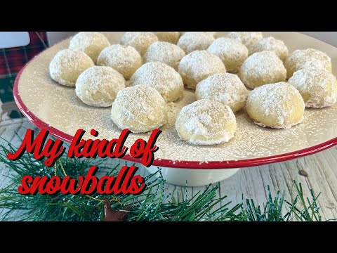 Almond snowball cookies #christmasbaking #snowballcookies #christmascookies #holidaybaking#biscuits