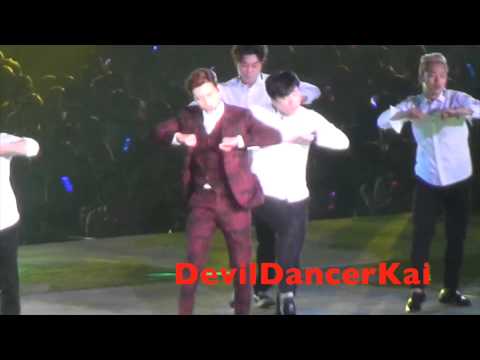 [HD]SMTOWN 2015 ZHOUMI feat.CHANYEOL 'REWIND'