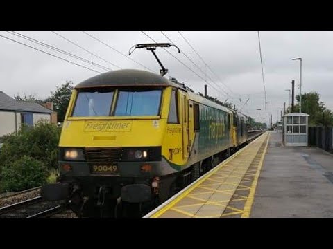90049 and 73970 passing Northallerton on 0Z90 (9/9/19)