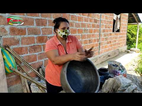 Elaboración de las Ollas de Barro, en  #Calceta Manabí