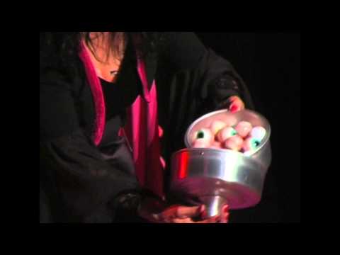 La fée Yogane est attendue par son mari pour une grande soirée… Il ne  