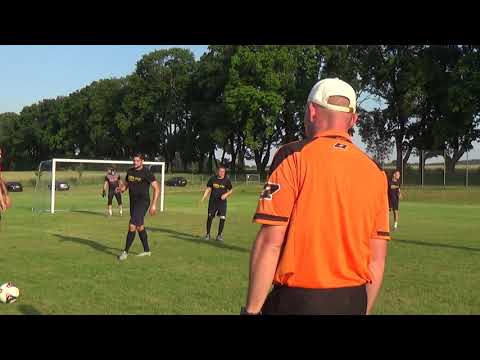 Półfinał: IREX Gaz Chorzów -MG Wiśniówka; XXX JURAJSKI OGÓLNOPOLSKI TURNIEJ 6 piłkarskich